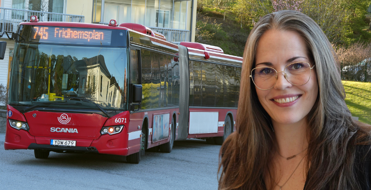 Wictoria Berglund och buss 745 i Salem.
